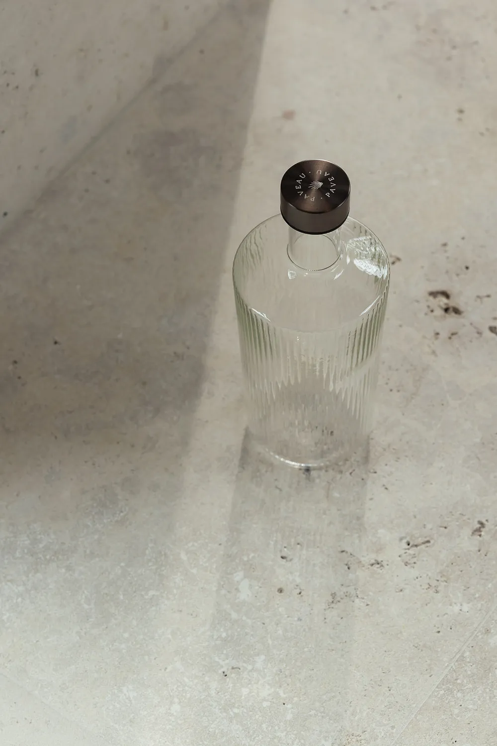 Paveau Ribbed Large White Haven fles ribbelglas