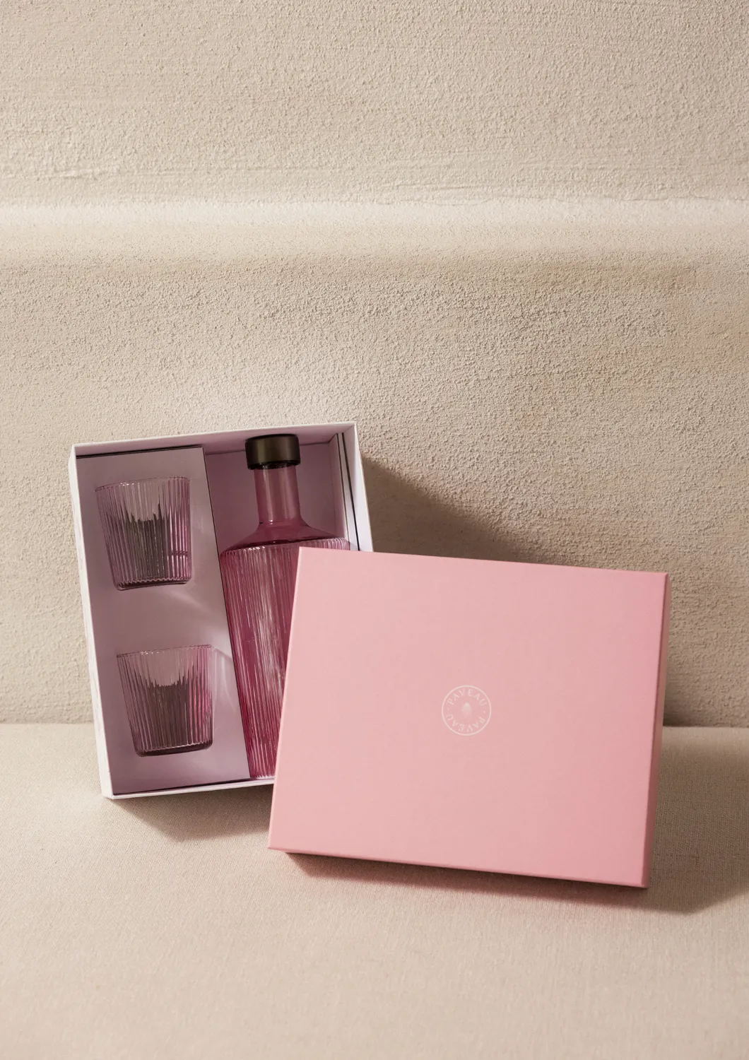 Paveau Ribbed Geschenkset Pink waterfles met 2 glazen