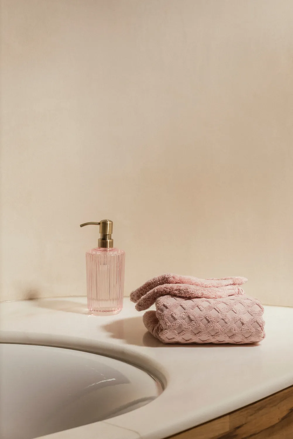 Paveau Ribbed handzeepdispenser Pink 350 ml